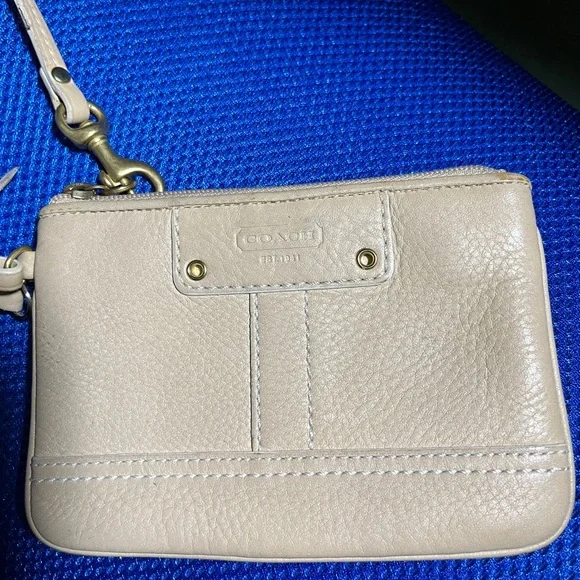 Coach Beige Leather Wristlet Clutch Zip Pouch Small Bag - Picture 2 of 12
